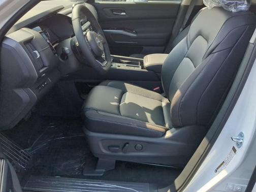 Pearl White Tricoat 2024 Nissan Pathfinder SL FWD