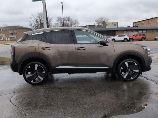 2025 Nissan Kicks SR