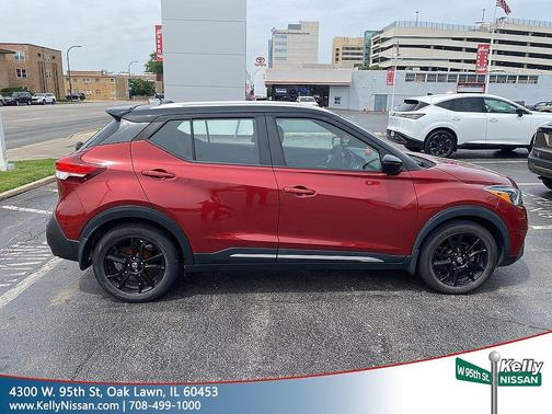 Cayenne Red/Super Black 2020 Nissan Kicks SR