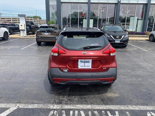 Cayenne Red/Super Black 2020 Nissan Kicks SR