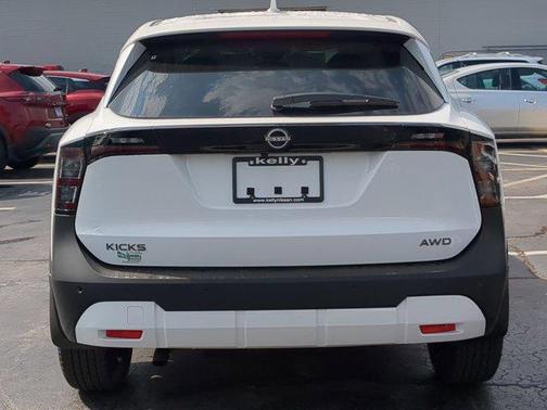 2025 Nissan Kicks SV