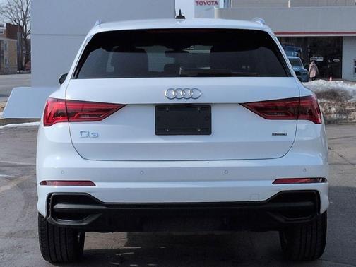 2025 Audi Q3 Premium 45 TFSI S line quattro Tiptronic