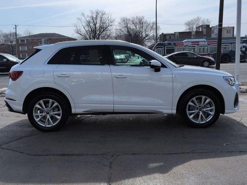 2025 Audi Q3 Premium 45 TFSI S line quattro Tiptronic