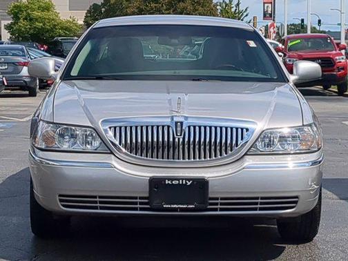 2011 Lincoln Town Car Signature
