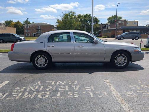 2011 Lincoln Town Car Signature