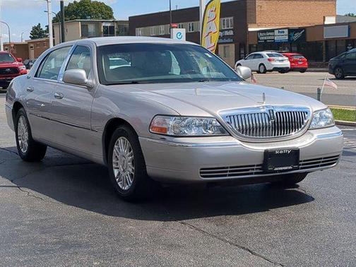 2011 Lincoln Town Car Signature