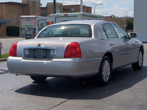 2011 Lincoln Town Car Signature