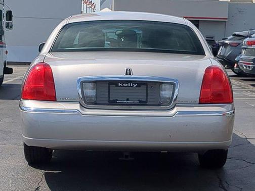 2011 Lincoln Town Car Signature