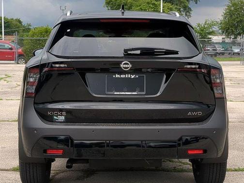 2025 Nissan Kicks SV