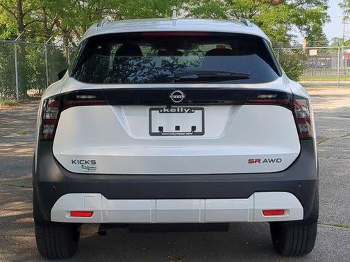 2025 Nissan Kicks SR
