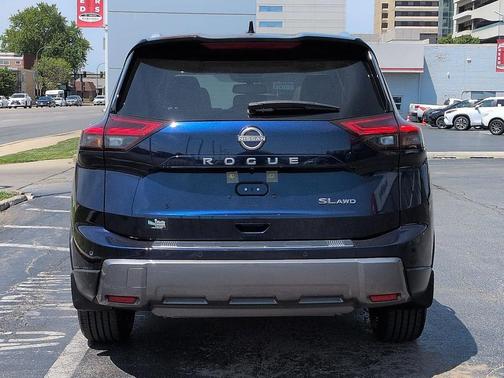 Deep Ocean Blue Pearl/Super Black 2024 Nissan Rogue SL