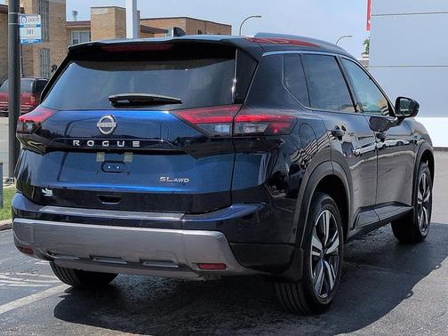 Deep Ocean Blue Pearl/Super Black 2024 Nissan Rogue SL