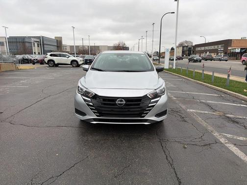 2023 Nissan Versa 1.6 SV