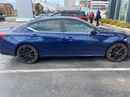 2021 Nissan Altima SR FWD