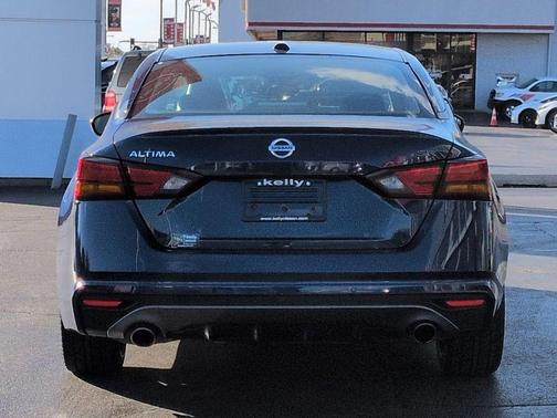 2021 Nissan Altima SR FWD