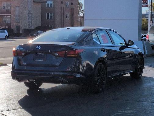 2021 Nissan Altima SR FWD