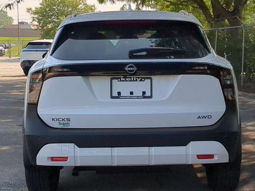 2025 Nissan Kicks SV