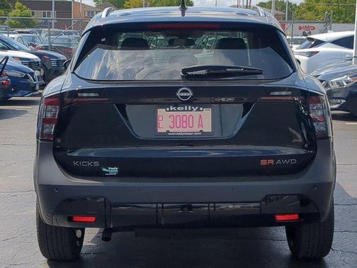 2025 Nissan Kicks SR