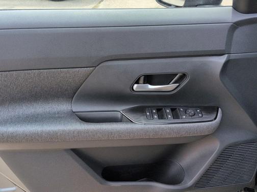 Gun Metallic 2026 Nissan Kicks SV