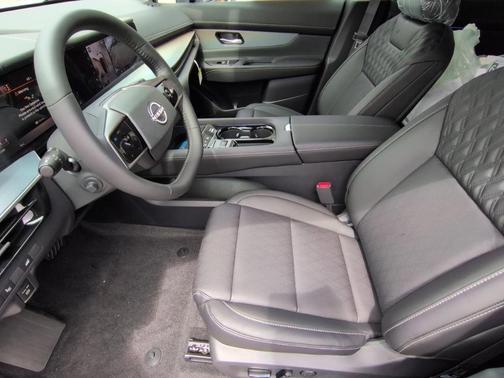 Everest White Pearl Tricoat 2026 Nissan Murano Platinum