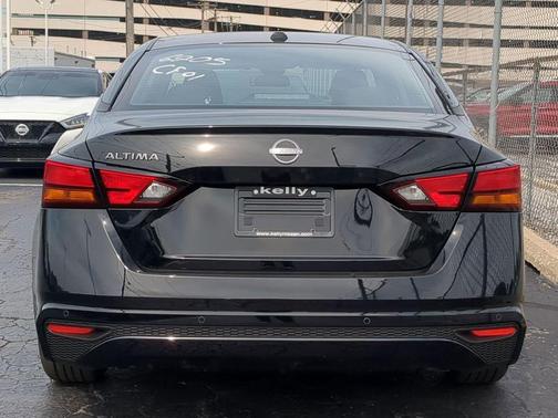 2025 Nissan Altima S FWD