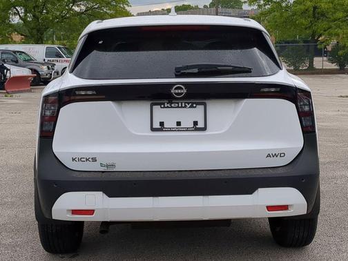 2025 Nissan Kicks SV