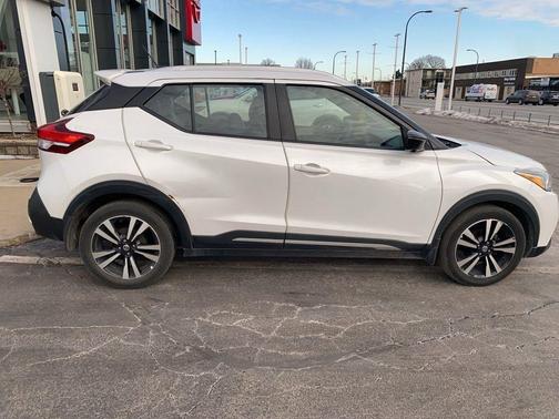 2020 Nissan Kicks SR