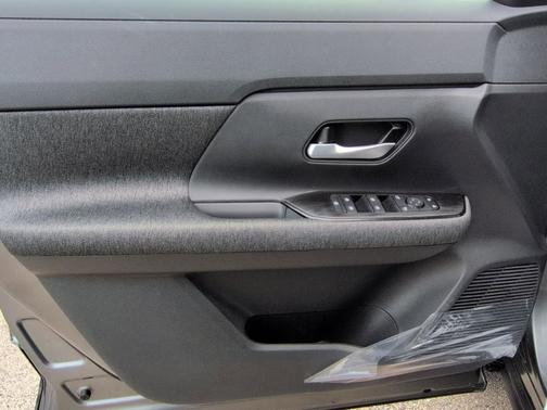 Gun Metallic 2026 Nissan Kicks SV