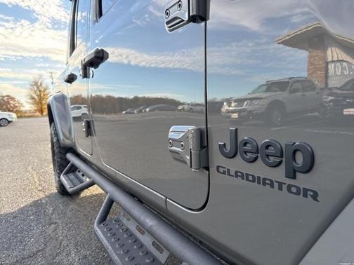 2020 Jeep Gladiator Sport