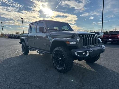 2020 Jeep Gladiator Sport