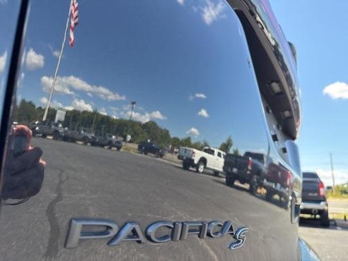 2021 Chrysler Pacifica Touring-L