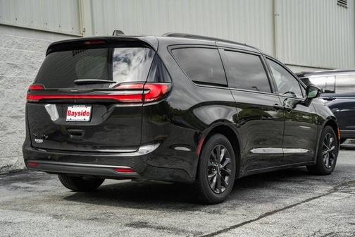 2021 Chrysler Pacifica Touring-L