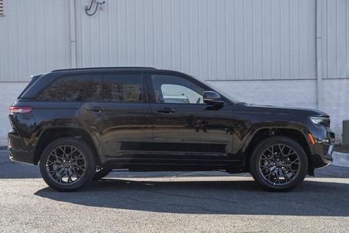 2025 Jeep Grand Cherokee Summit