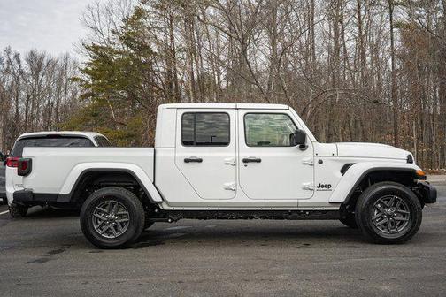 2026 Jeep Gladiator Sport