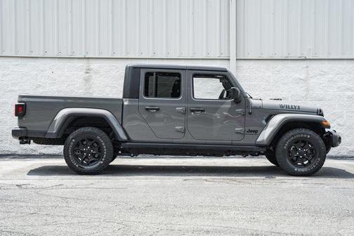 2022 Jeep Gladiator Sport