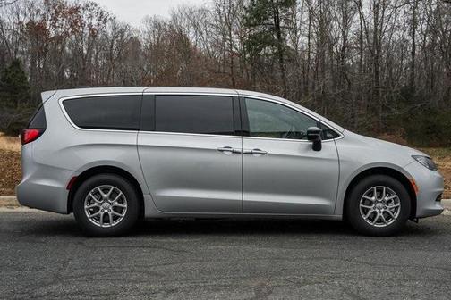 2026 Chrysler Voyager LX