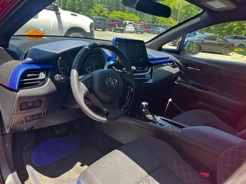 2022 Toyota C-HR XLE