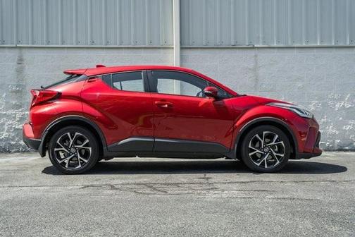 2022 Toyota C-HR XLE