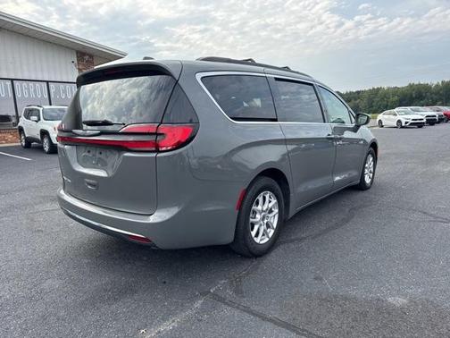 2022 Chrysler Pacifica Touring-L