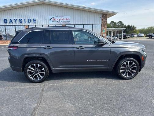 Metallic 2022 Jeep Grand Cherokee Overland