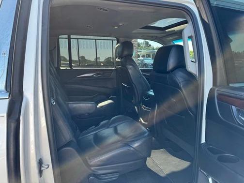 2017 Cadillac Escalade ESV Luxury