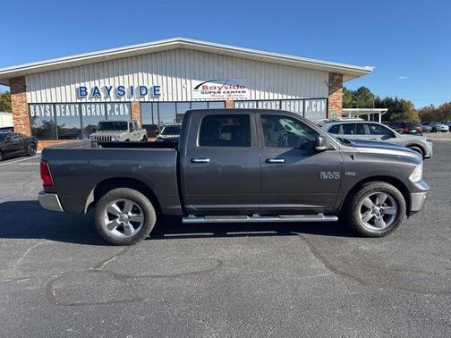 2016 RAM 1500 SLT