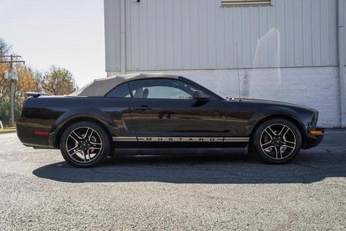 2005 Ford Mustang Premium