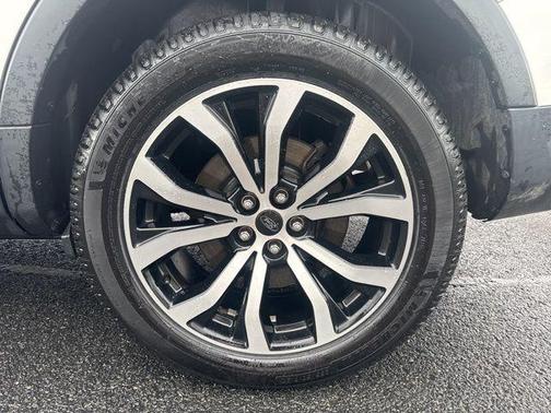 White Platinum Clearcoat Metallic 2018 Ford Explorer Limited