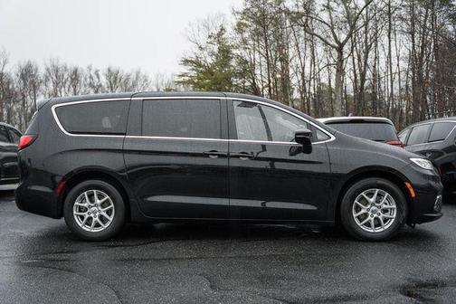 2024 Chrysler Pacifica Touring-L