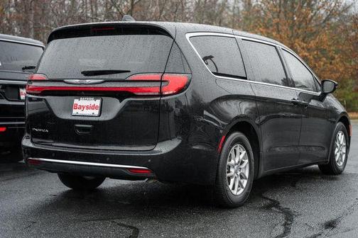 2024 Chrysler Pacifica Touring-L