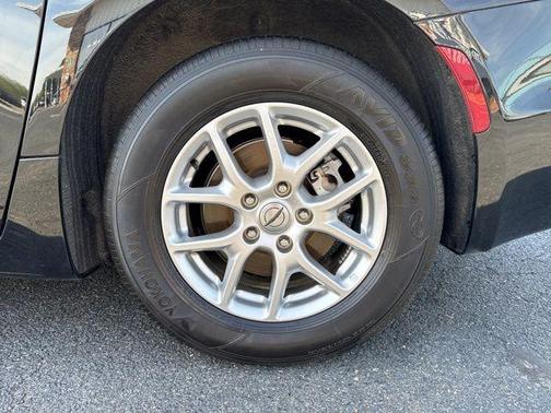 Diamond Black 2024 Chrysler Pacifica Touring-L