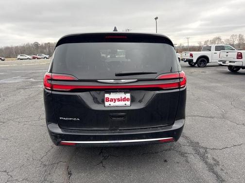 2024 Chrysler Pacifica Touring-L
