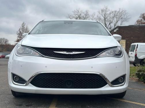 2020 Chrysler Pacifica Touring