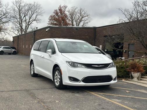 2020 Chrysler Pacifica Touring